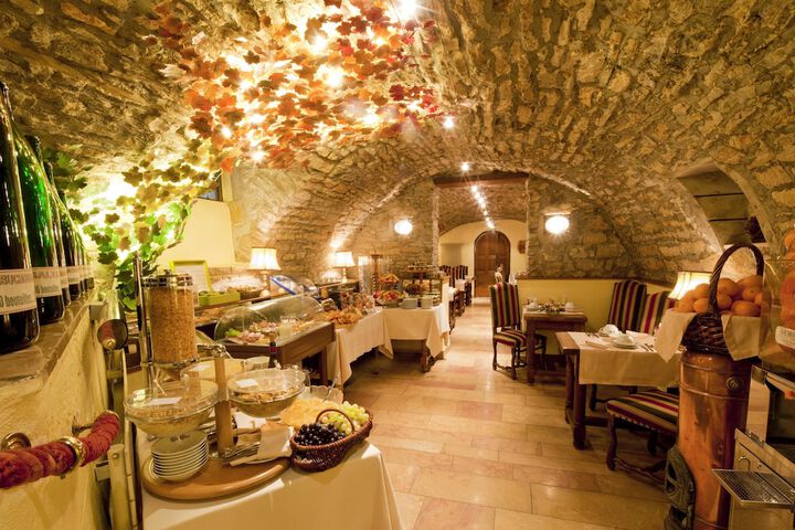 Dining 120 of 147