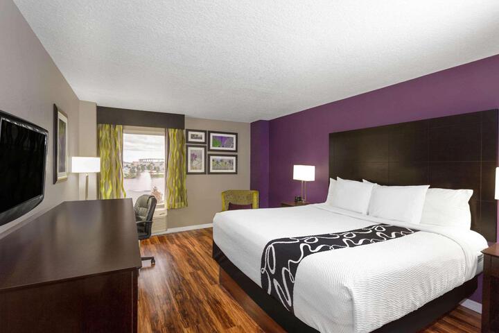 1 King Bed (14 of 21)