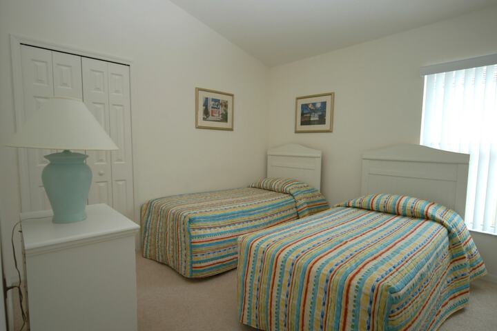 Room 5 of 118