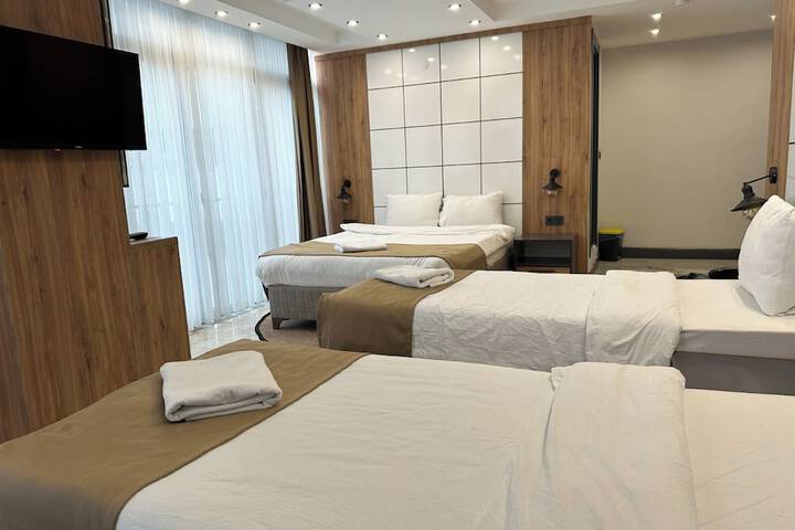 Room 14 of 33