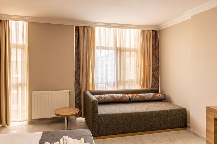Room 16 of 28