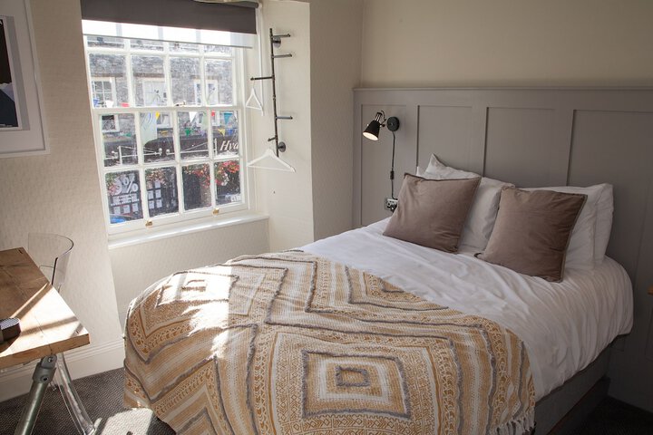 Room 5 of 42