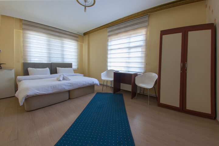 Room 10 of 25