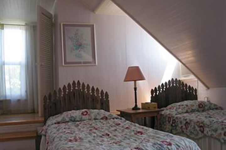 Room 9 of 18