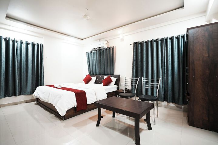 Room 12 of 32