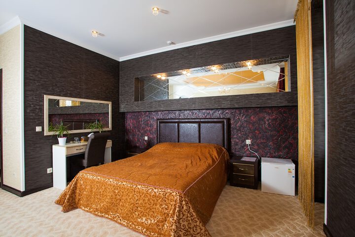 Room 13 of 49