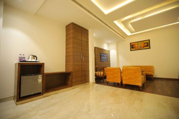 Room 42 of 61