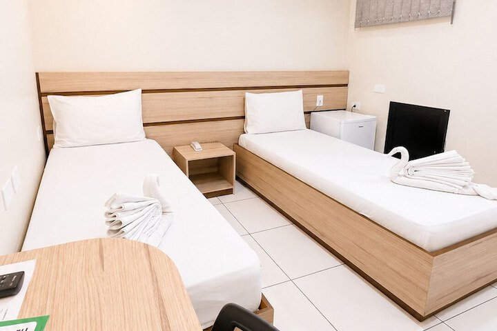 Room 8 of 33