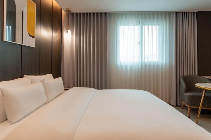 Room 53 of 76
