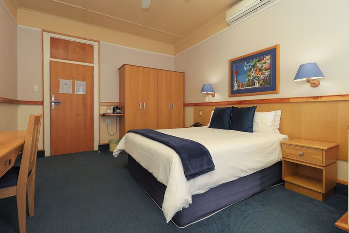 Room 8 of 68
