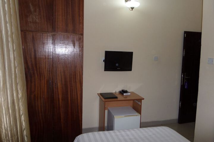 Room 8 of 23
