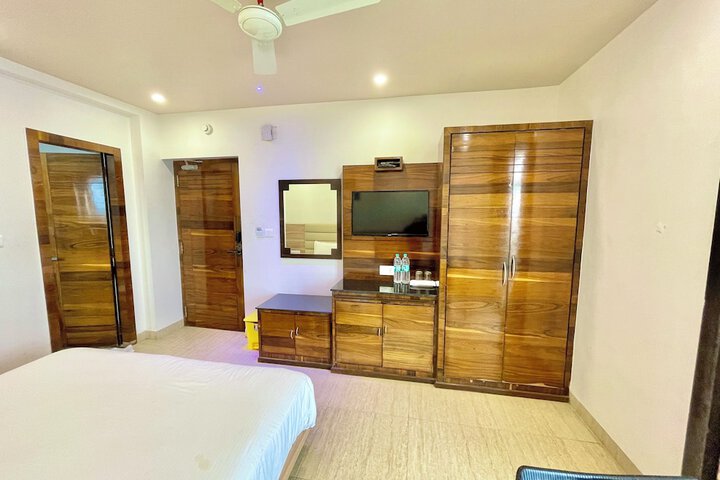 Room 6 of 52