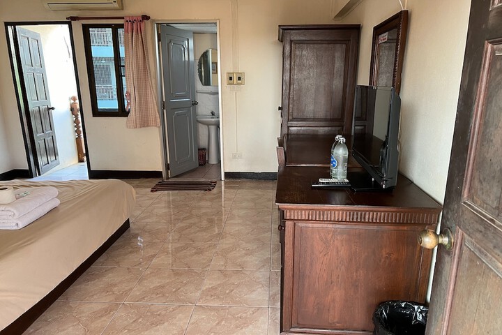 Room 8 of 37