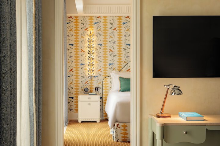 Room 10 of 76