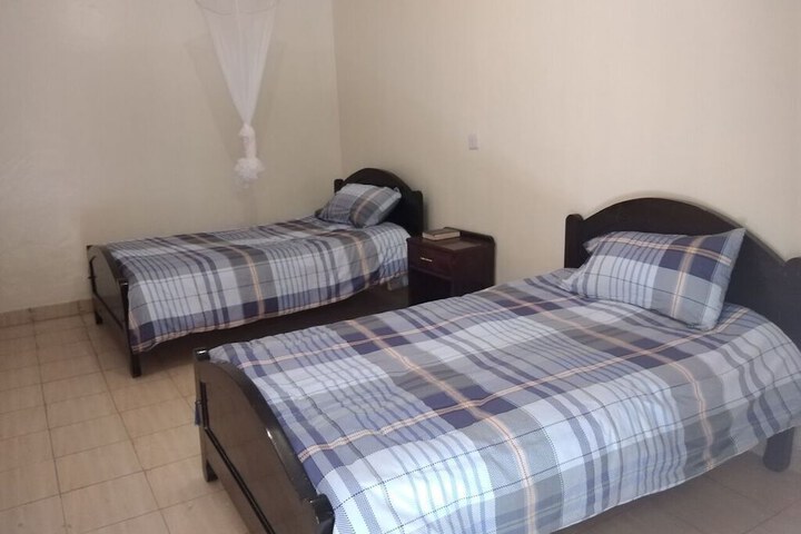 Room 6 of 13