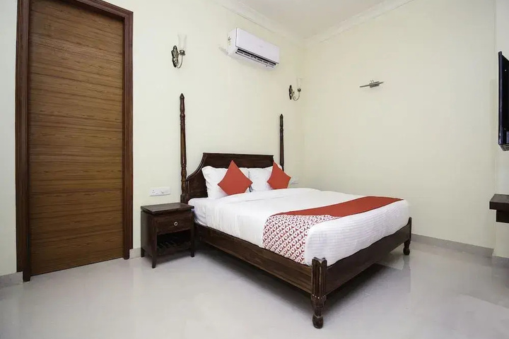 Room 4 of 15