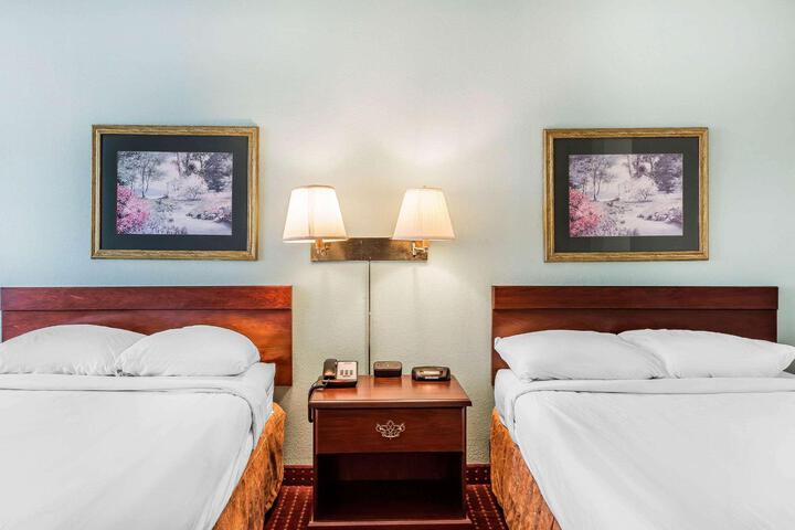 2 Double Beds (5 of 14)
