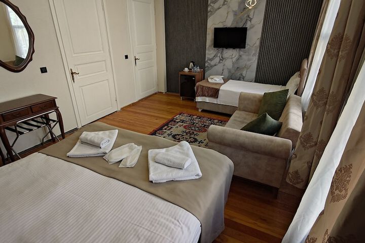 Room 35 of 104