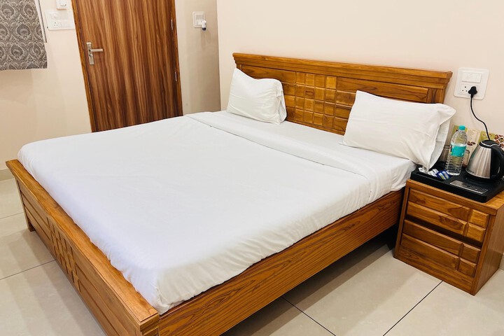 Room 2 of 9