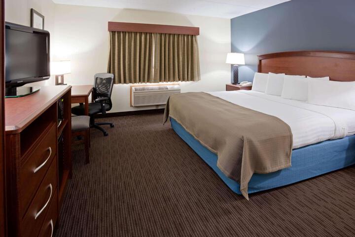 1 King Bed Mobility Accessible (16 of 18)