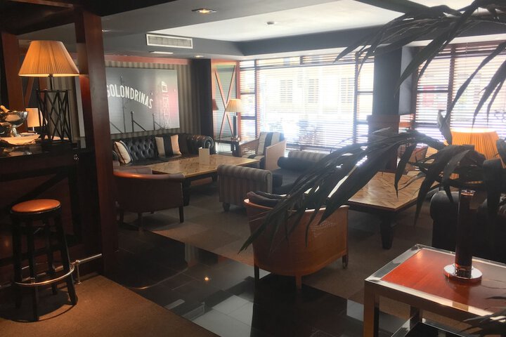 Lounge 65 of 94