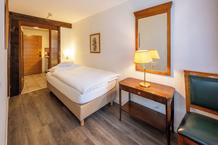 Room 15 of 66