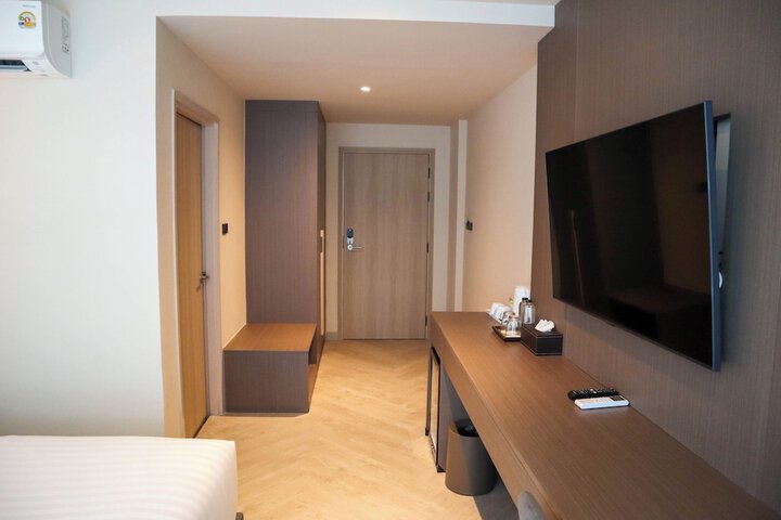 Room 9 of 103