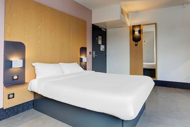 Room 5 of 19