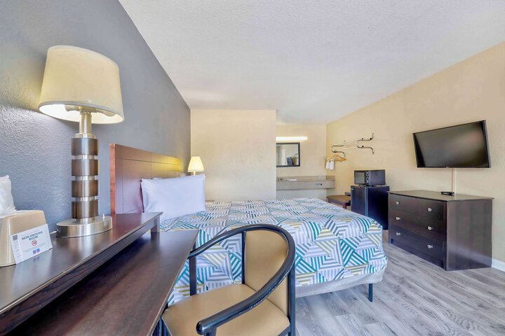 Room 14 of 31