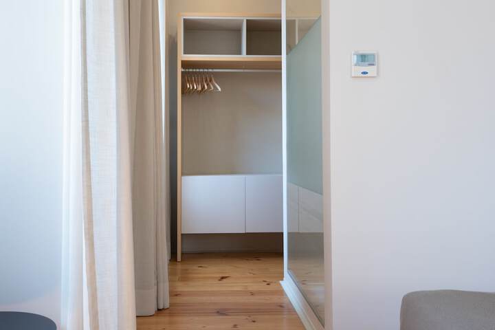 Room 32 of 65