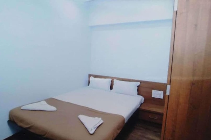 Room 14 of 32