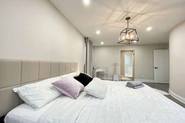 Room 2 of 54