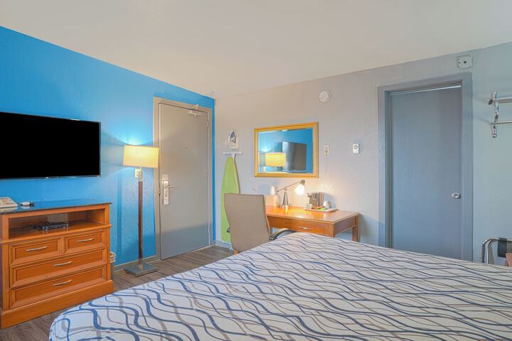 1 King Bed (1 of 9)