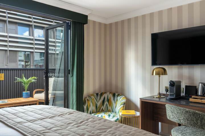 Room 93 of 143