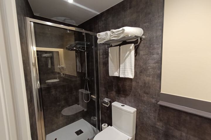 Room 46 of 80
