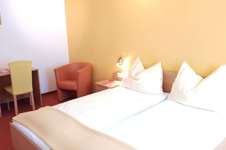 Room 9 of 34