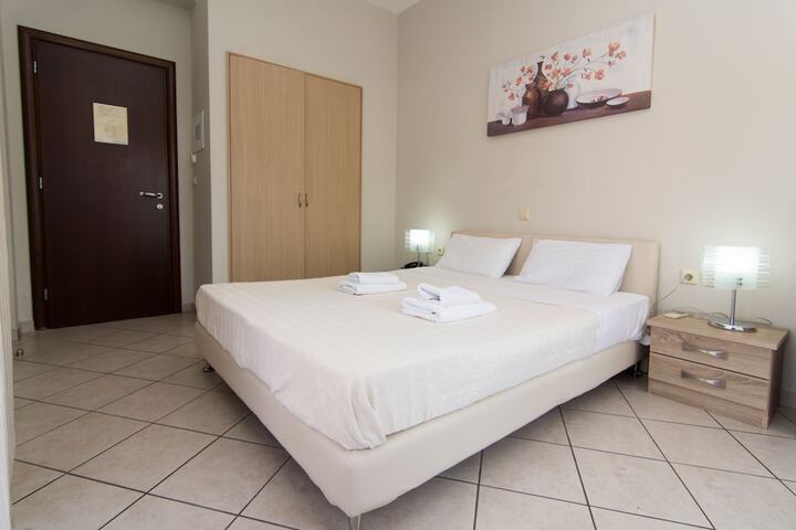Room 52 of 103