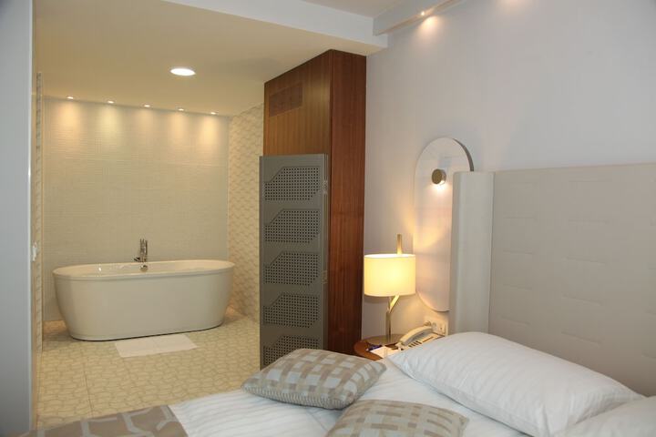 Room 13 of 25