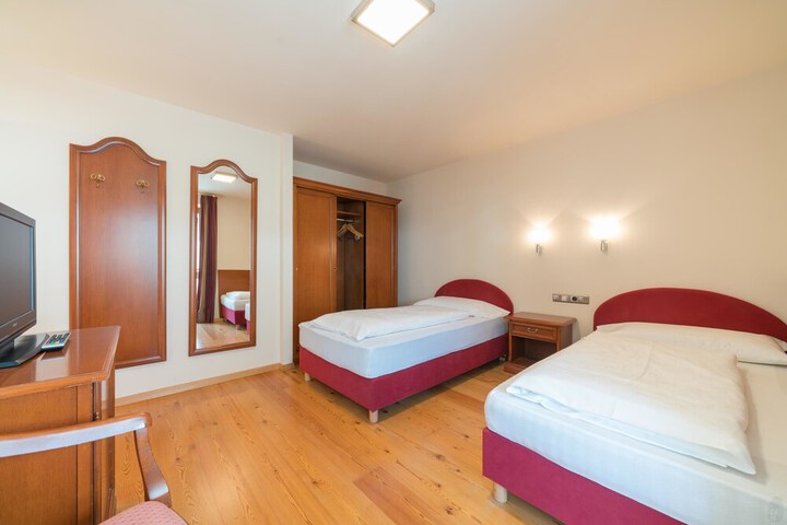 Room 12 of 79