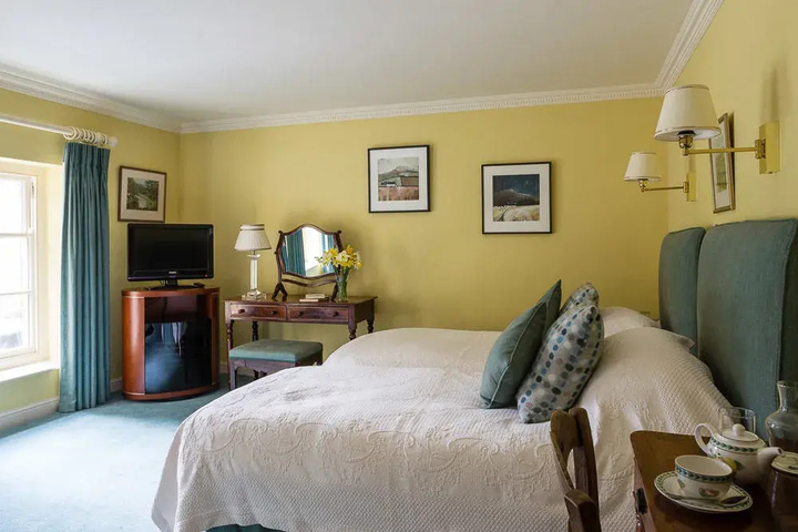 Room 22 of 40