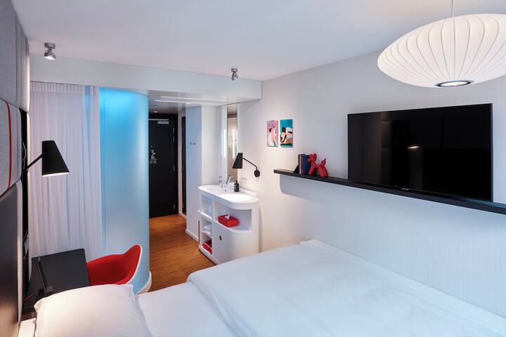 Room 8 of 63