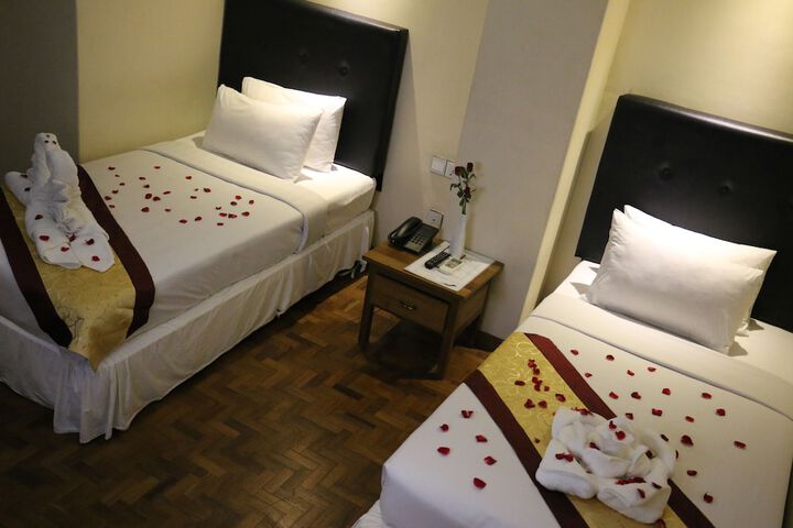 Room 6 of 72