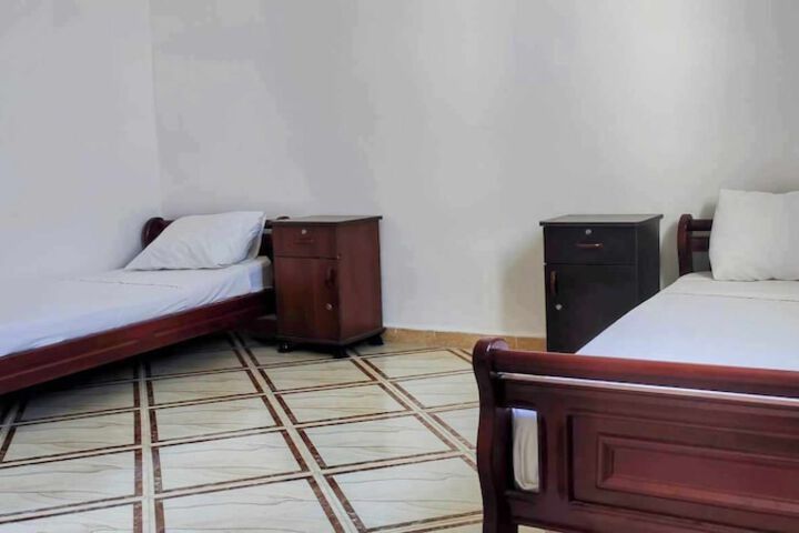 Room 8 of 18