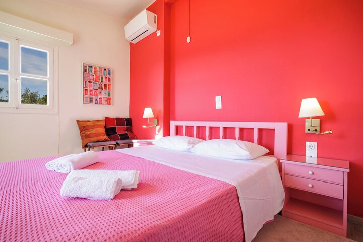 Room 3 of 44