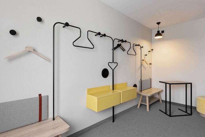 Room 46 of 100