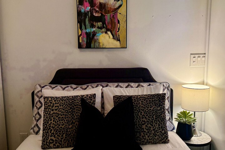 Room 6 of 15