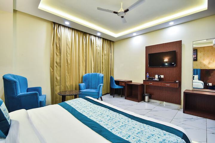 Room 13 of 80