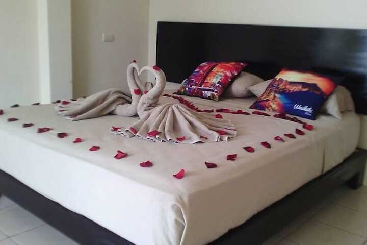 Room 7 of 12