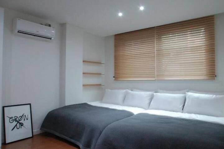 Room 21 of 76