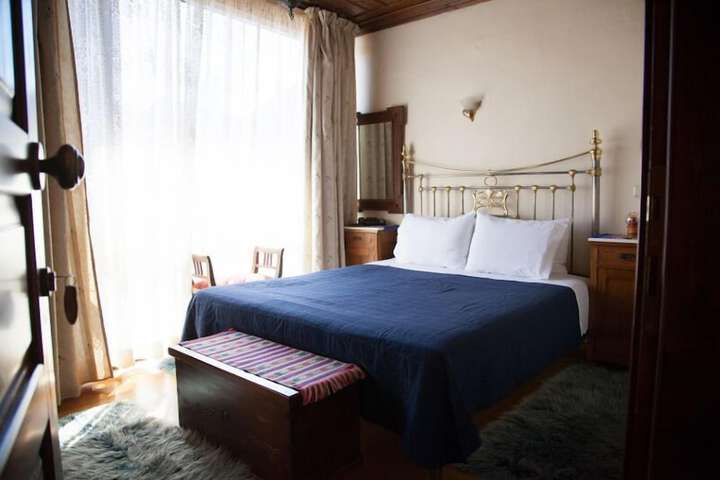 Room 10 of 26